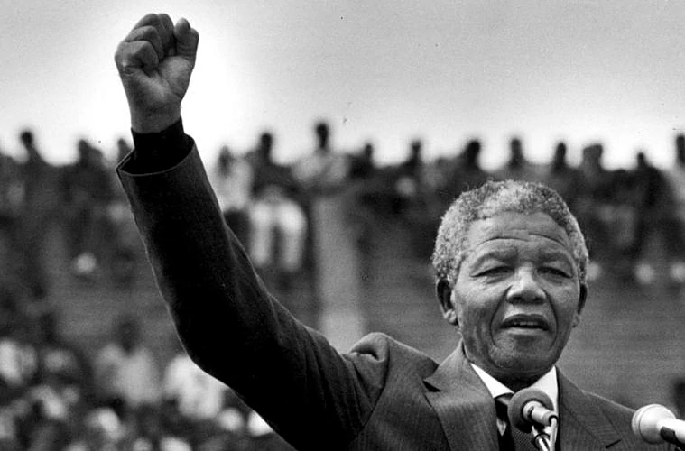 Nelson Mandela, nascido em 18 de julho de 1918, emergiu como uma figura central na luta contra o regime do apartheid na África do Sul 